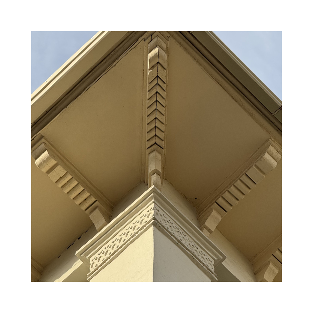 Карниз с модильонами