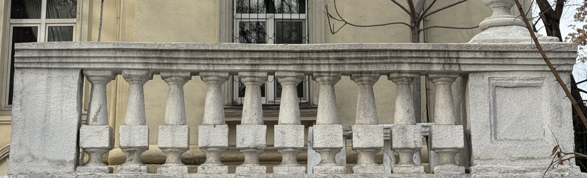 Балюстрада с балясинами, ул. А.Навои, дом 22