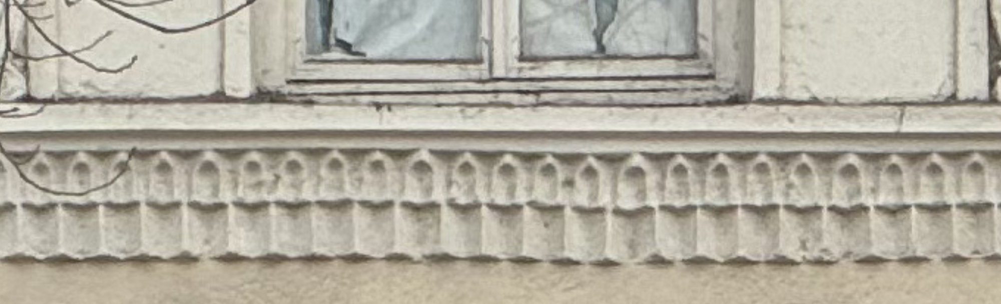 Дентикулы на декоративном пояске, ул. А.Навои, дом 21