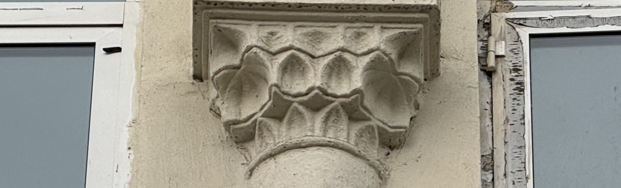 Мукарнасы на капители, ул. А.Навои, дом 69/3