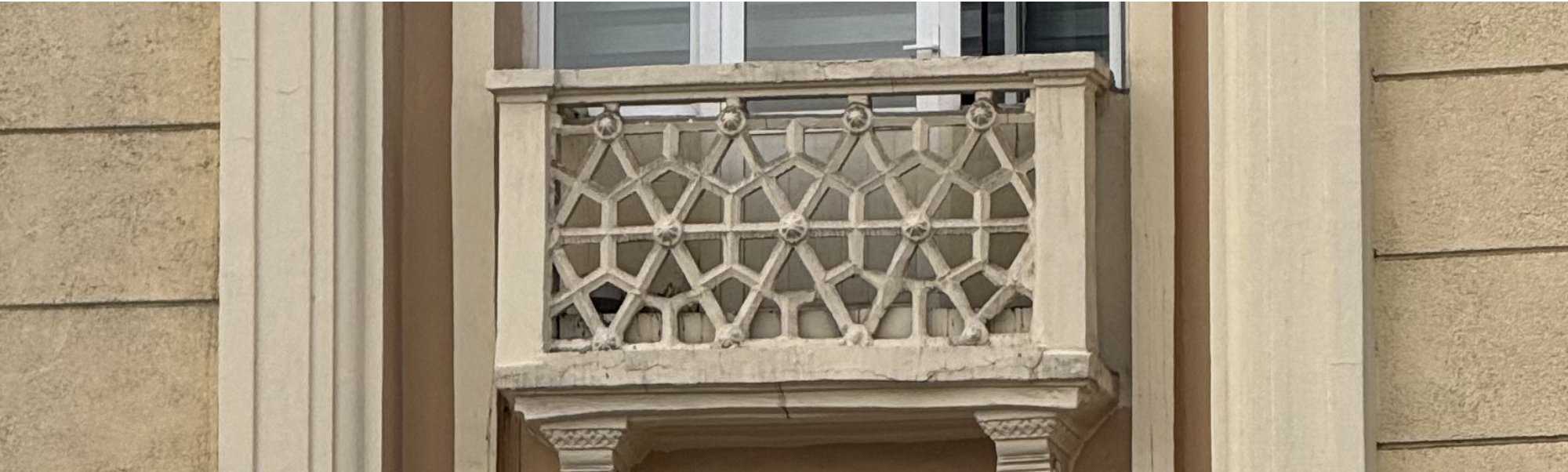 Панджара (декоративная решётка балкона), ул. А.Навои, дом 10